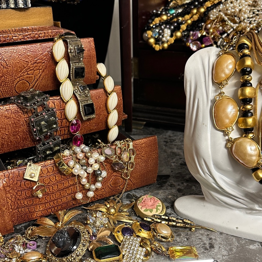 Free give away,vintage to now jewelry bag,plus free shipping